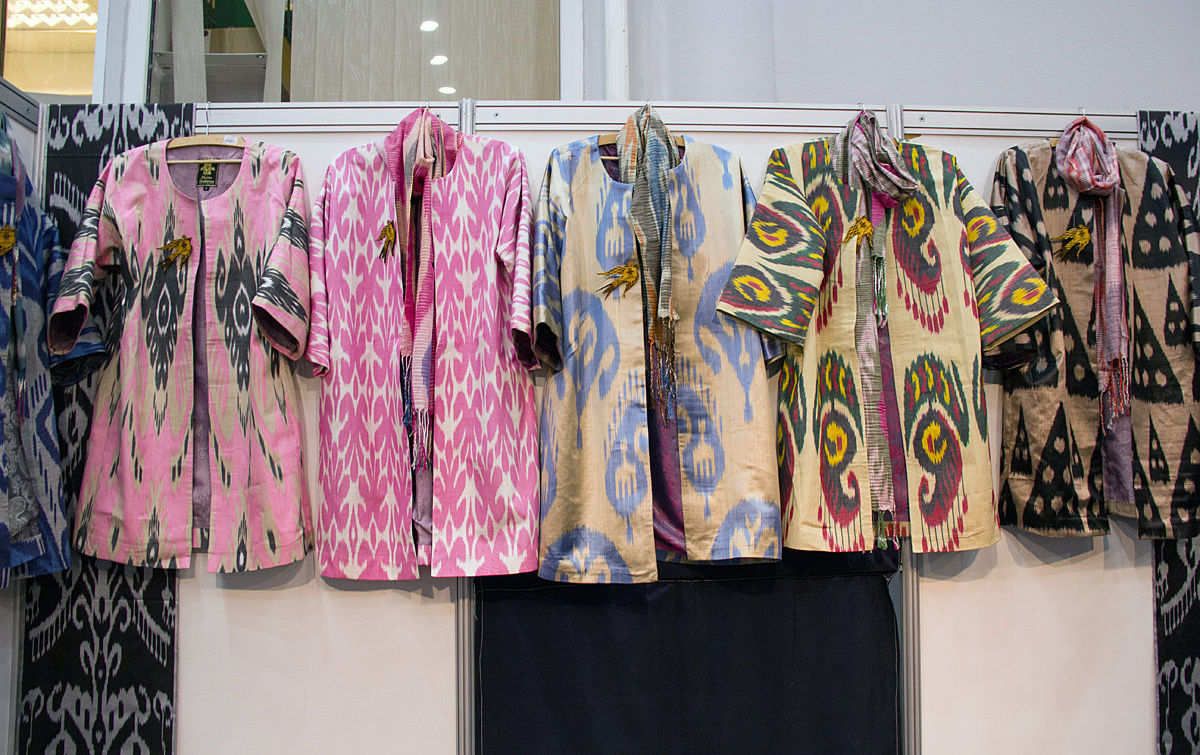 Uzbek national clothes information about Uzbekistan dresses and tailor